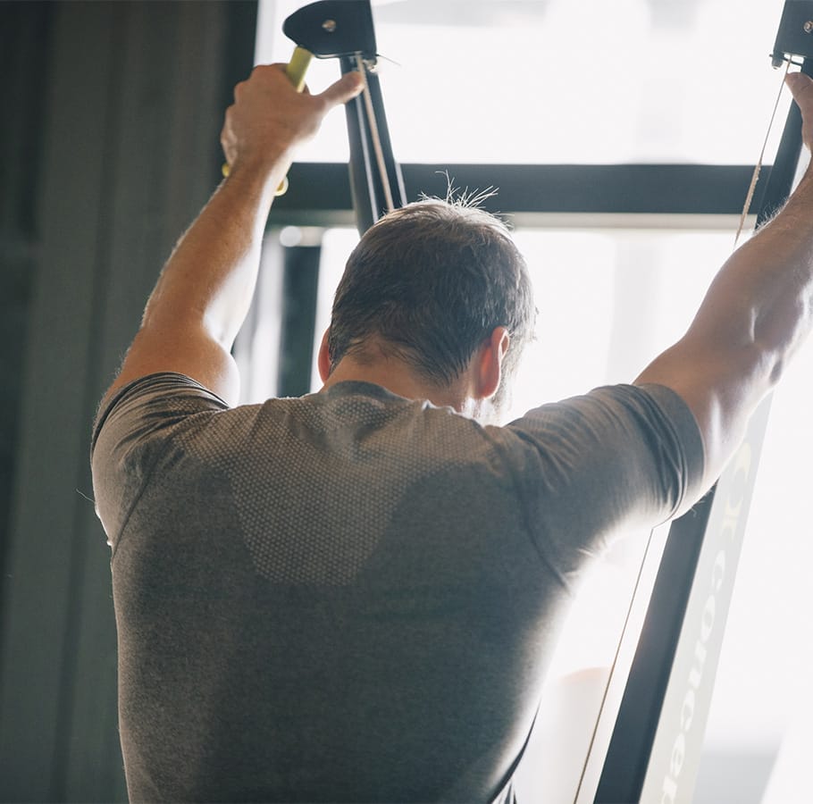 man hard training weight classes at the gym